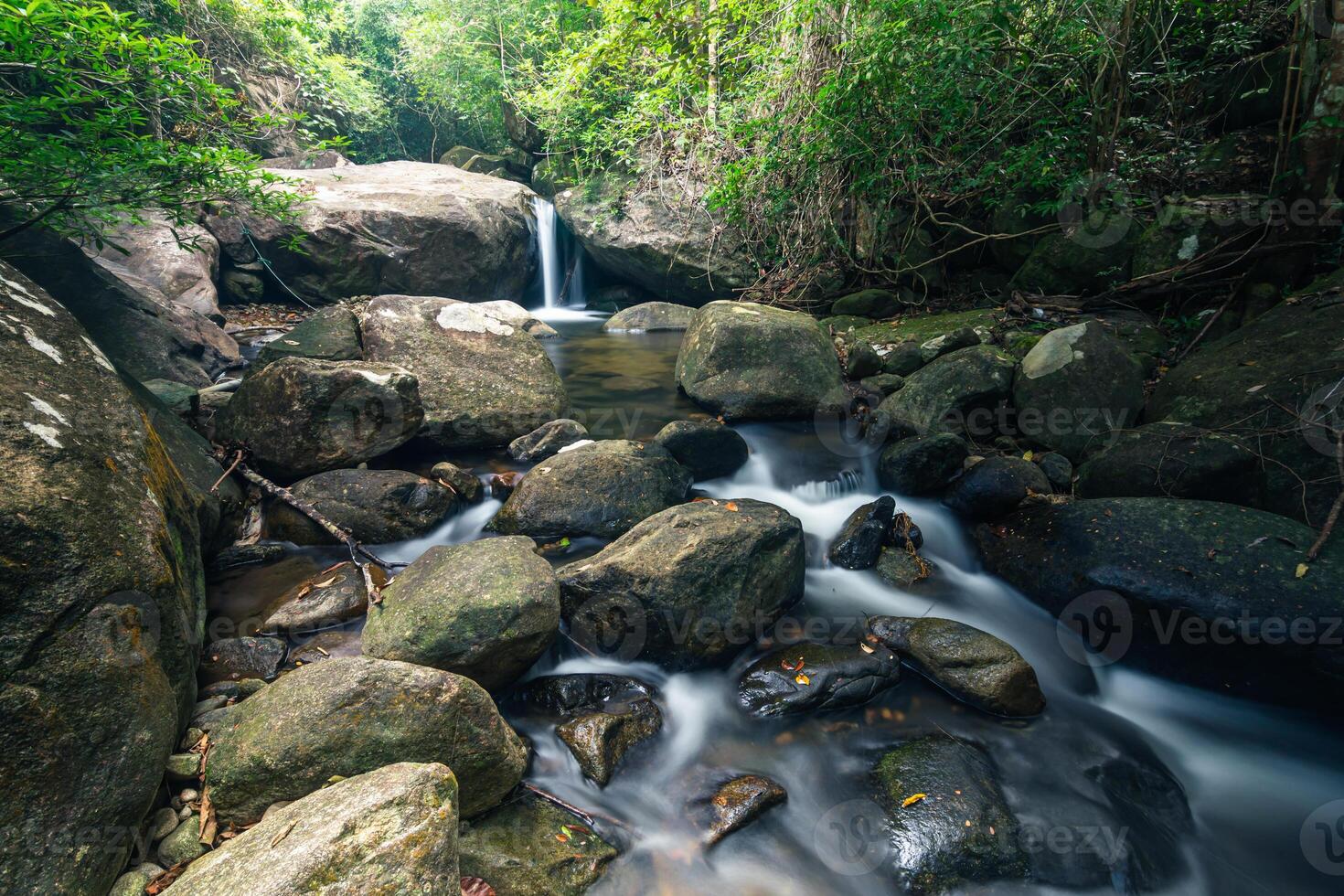 Cascades de Khlong Pla Kang en Thaïlande photo