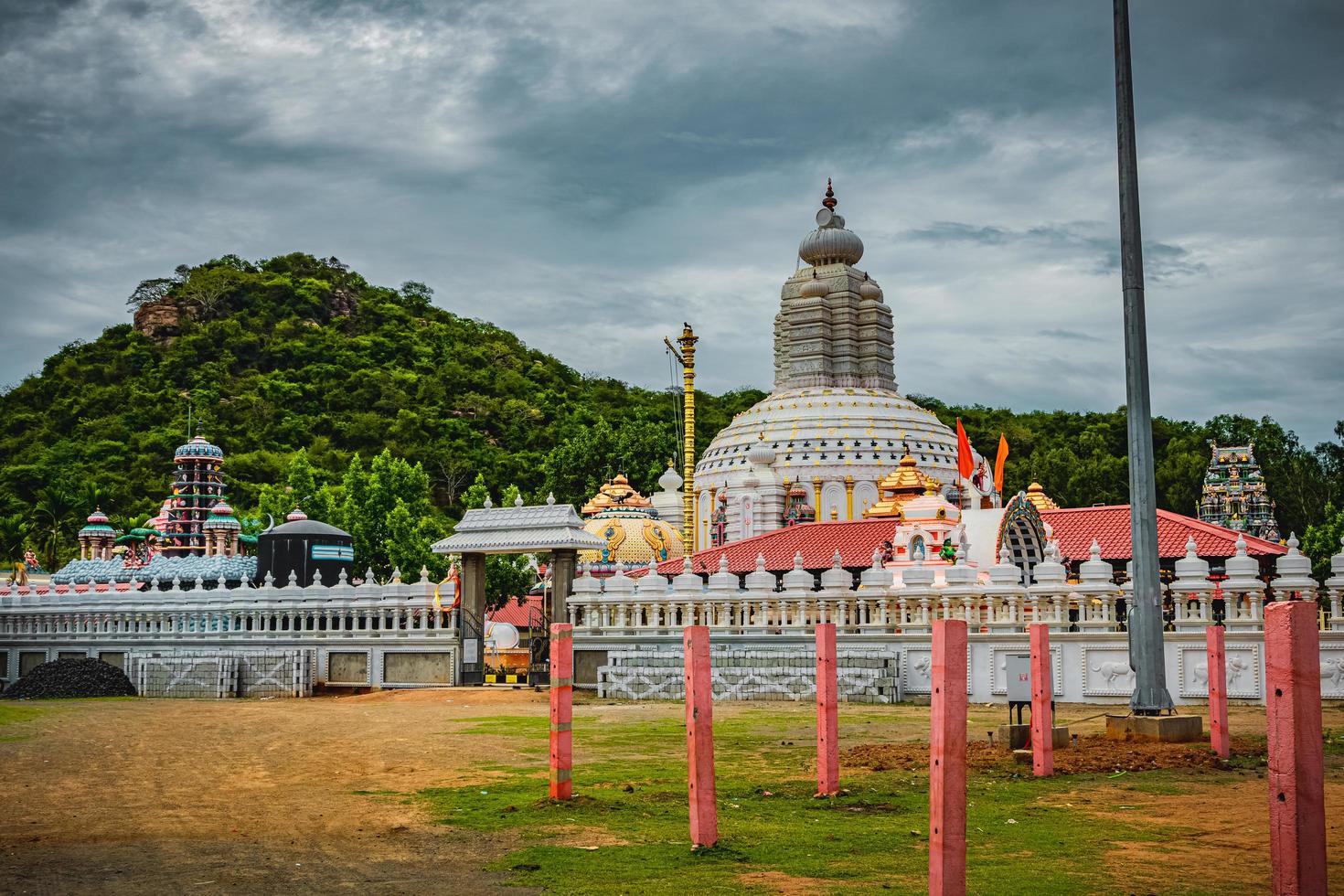 sri maha bhairavar rudra aalayam est un célèbre temple indien à tiruvadisoolam, chengalpattu, tamilnadu, sud de l'inde. le célèbre temple du dieu hindou, le meilleur lieu touristique de l'inde photo