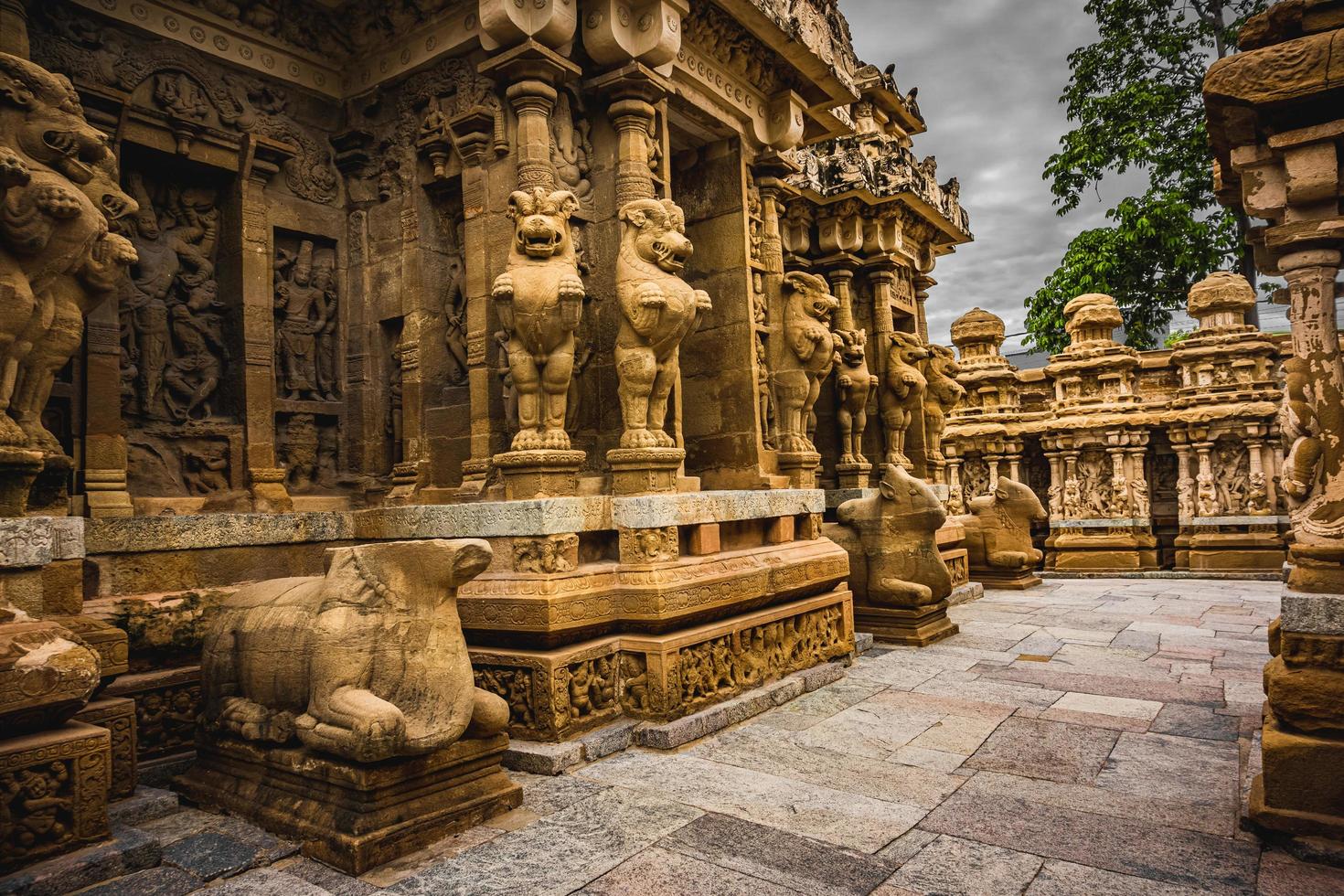 belle architecture pallava et sculptures exclusives au temple de kanchipuram kailasanathar, le plus ancien temple hindou de kanchipuram, tamil nadu - meilleurs sites archéologiques du sud de l'inde photo