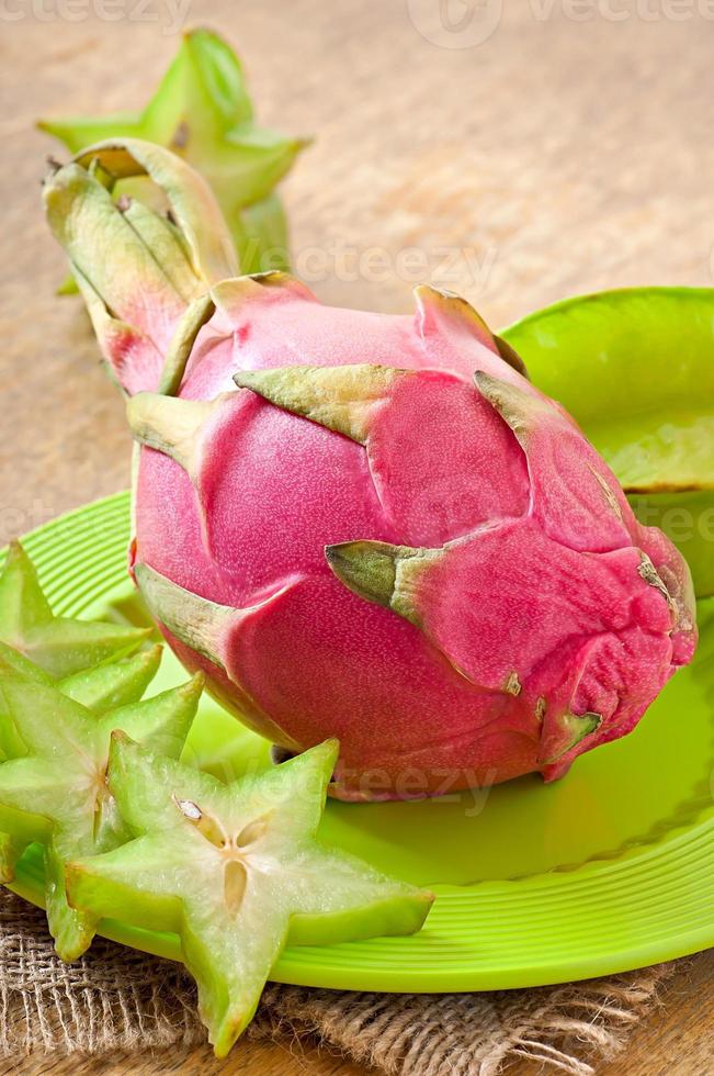 fruits tropicaux en thaïlande sur assiette photo