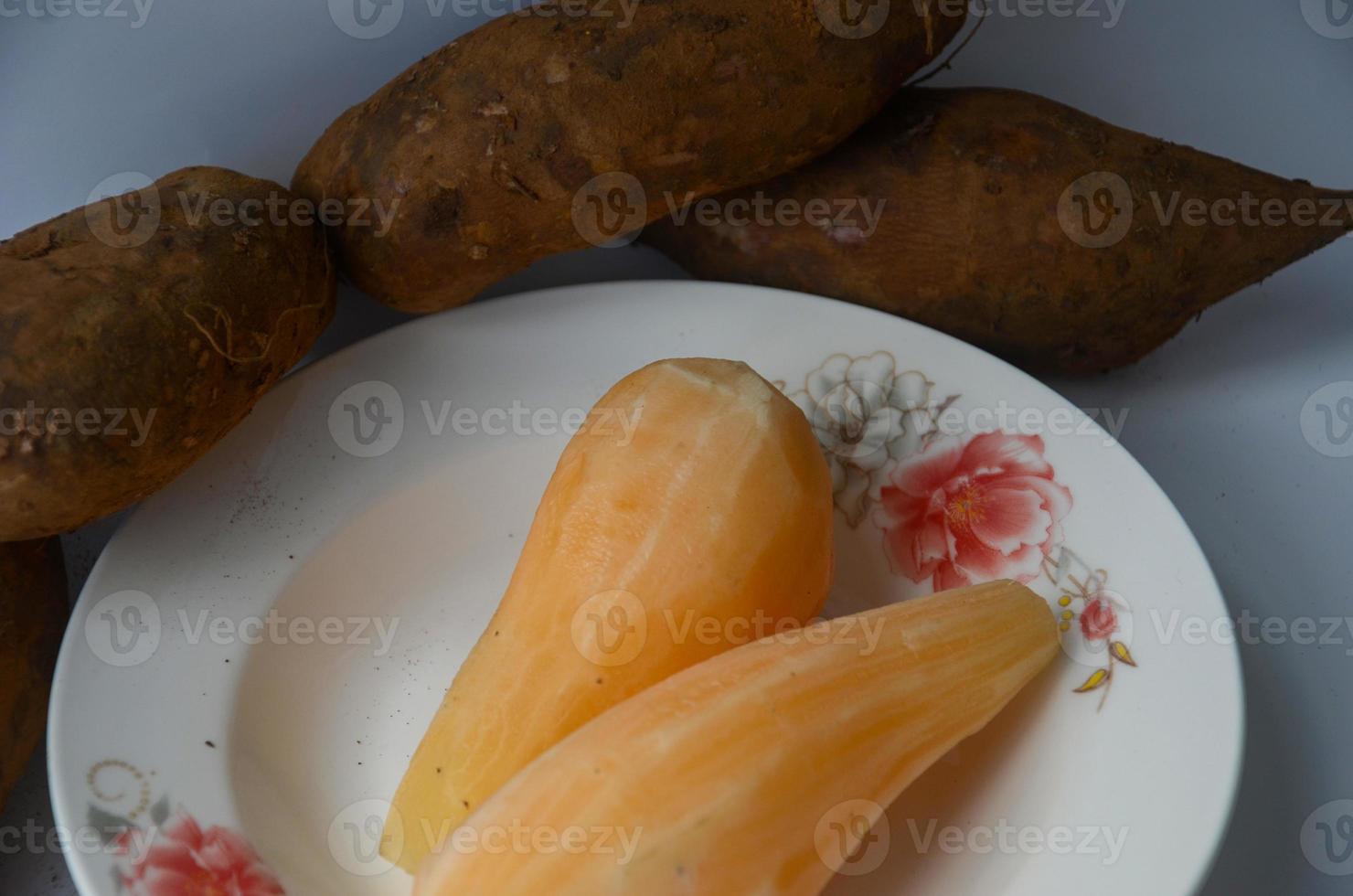 vue de dessus yacon ou lotus des neiges en thaï racine de légumes sucrée et croustillante mangeant pour l'alimentation pour la perte de poids et les soins de santé. nom scientifique smallanthus sonchifolius photo