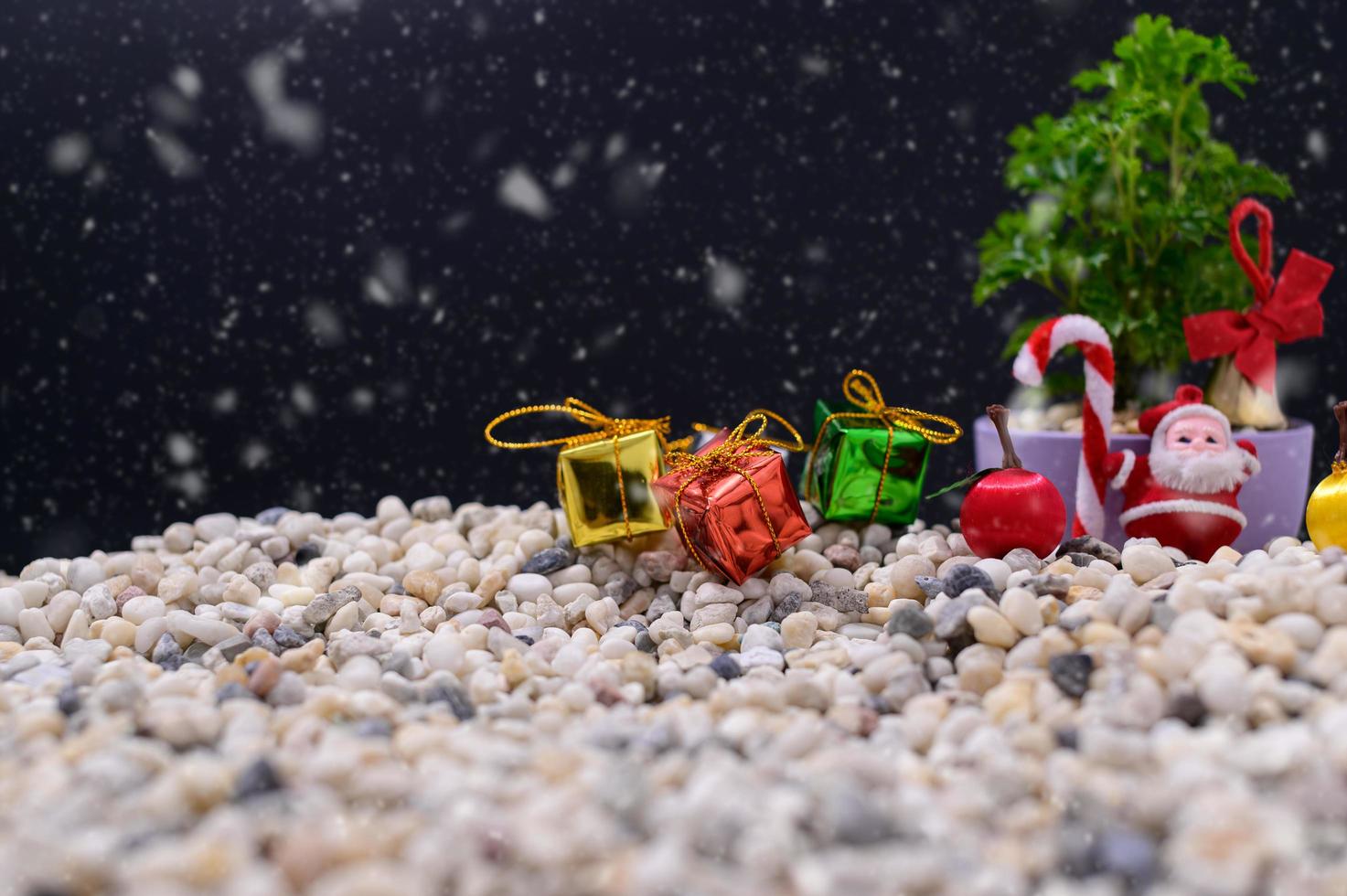 joyeux noël fond avec des objets miniatures photo