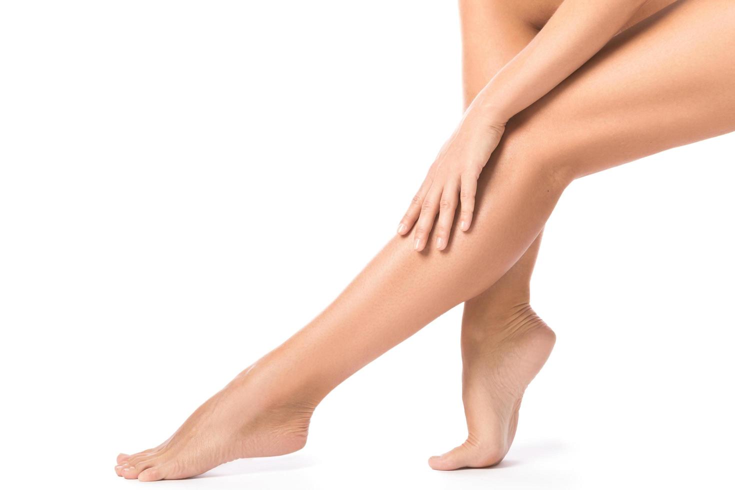 belles jambes féminines avec une peau douce parfaite photo