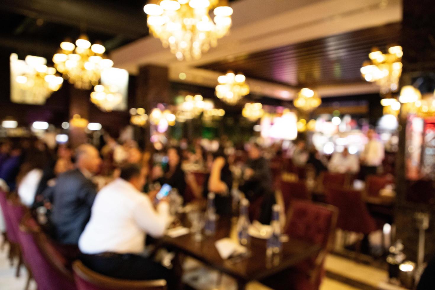 les gens dans le restaurant arrière-plan flou photo