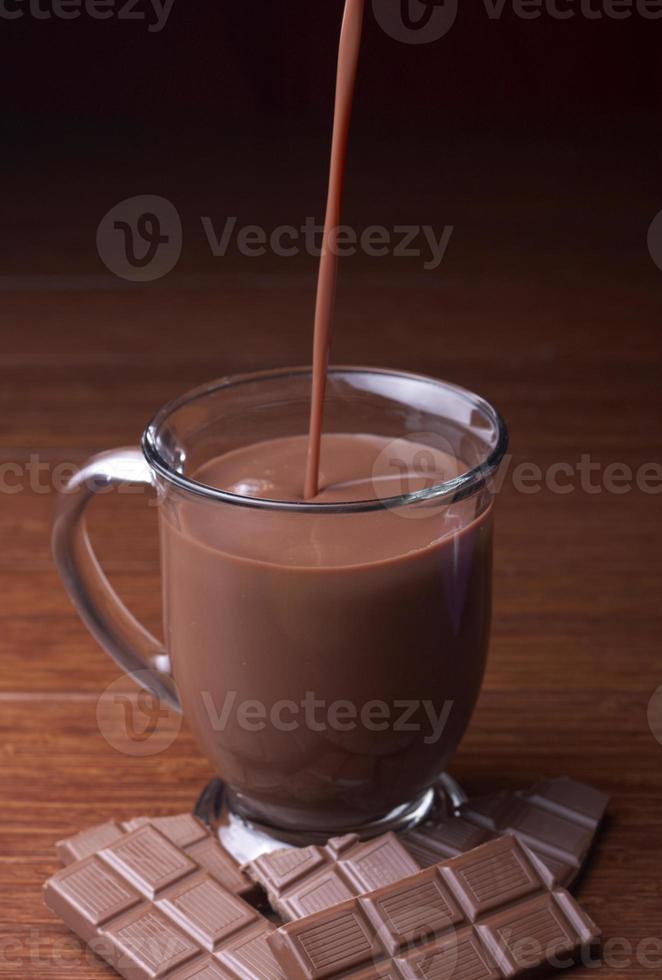 cacao chaud dans une tasse en verre photo