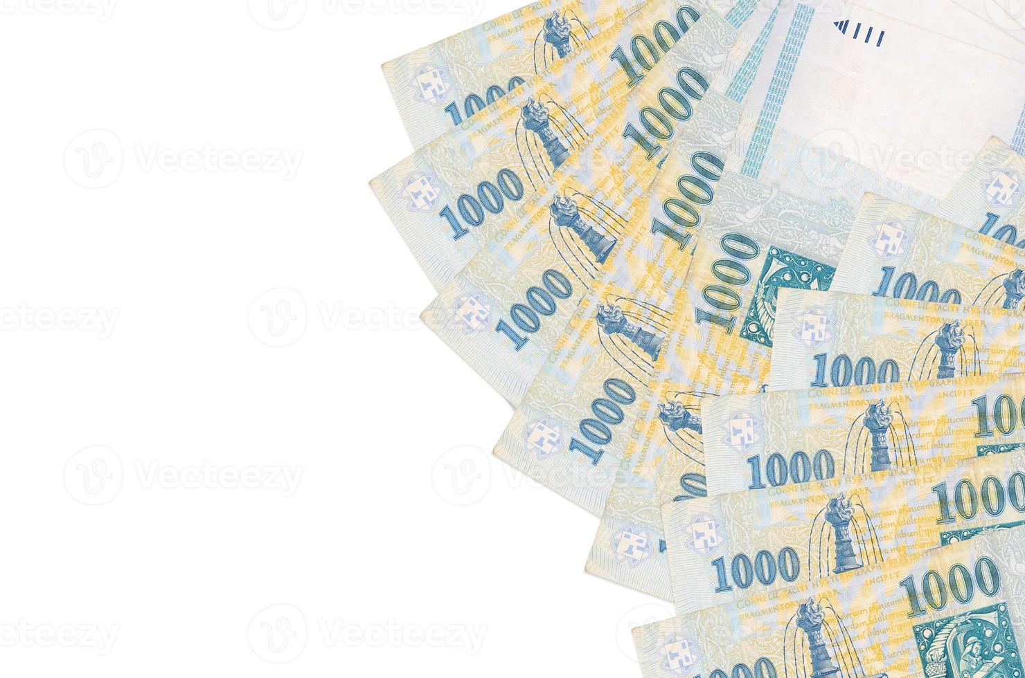 1000 billets de forint hongrois sont isolés sur fond blanc avec espace de copie. contexte conceptuel de la vie riche photo