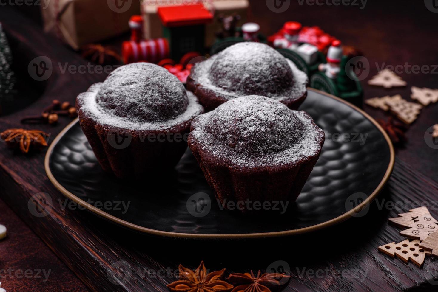 douce et savoureuse cuisson festive fraîche sur un fond de béton foncé photo