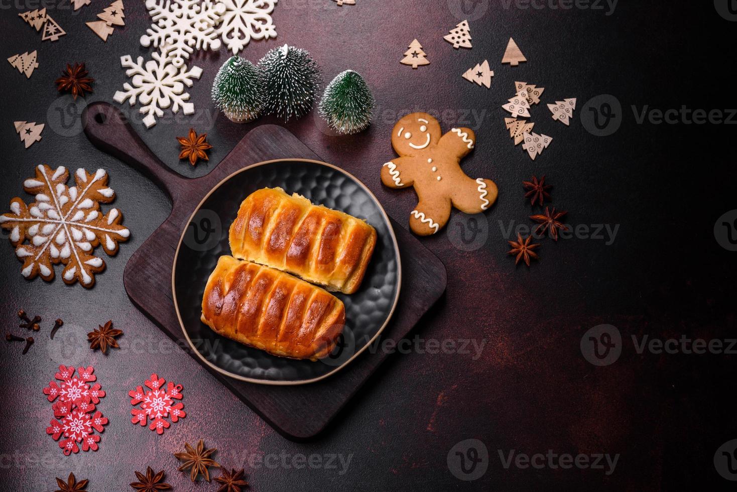 douce et savoureuse cuisson festive fraîche sur un fond de béton foncé photo