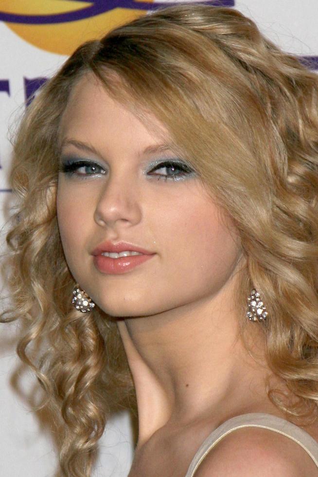 taylor swift clive davis soirée pré-grammy annuelle beverly hilton hotel los angeles, ca le 9 février 2008 photo