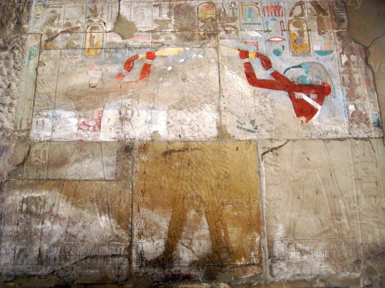 peintures murales des anciens dieux égyptiens photo