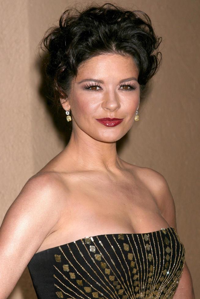 Catherine Zeta-jones arrivant à une belle romance au profit du Fonds du cinéma et de la télévision aux studios Sony à Culver City, Californie, le 8 novembre 2008 photo