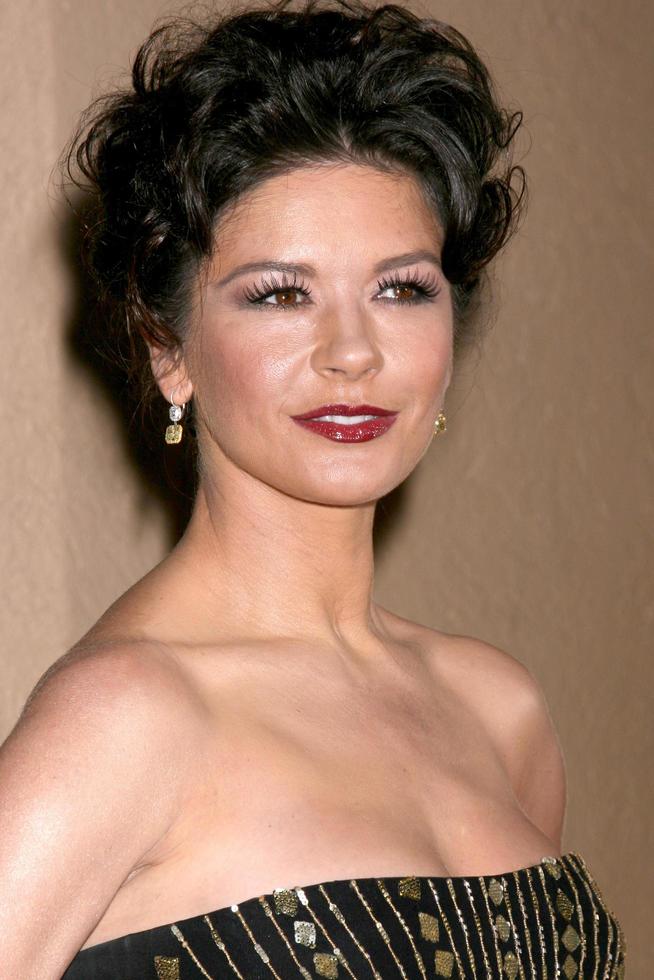 Catherine Zeta-jones arrivant à une belle romance au profit du Fonds du cinéma et de la télévision aux studios Sony à Culver City, Californie, le 8 novembre 2008 photo