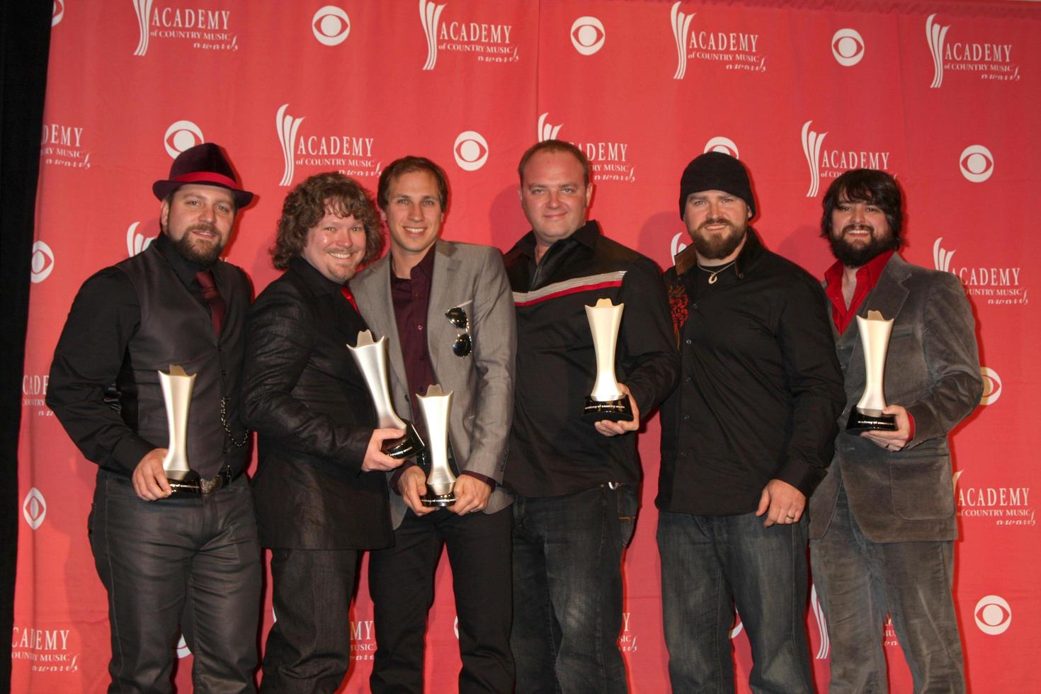 zac brown band dans la salle de presse à la 44e academy of country music awards au mgm grand arena de las vegas, nv le 5 avril 2009 photo