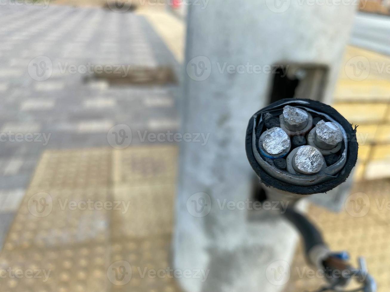 gros câble d'alimentation en cuivre dans la section photo