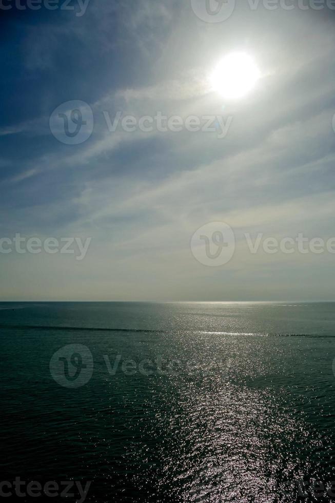 vue de jour sur l'océan photo