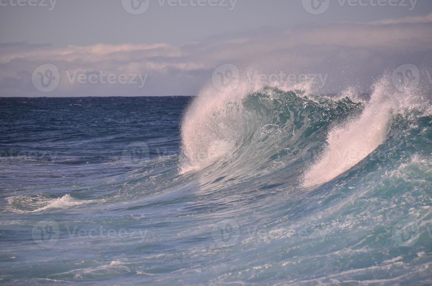 énormes vagues de la mer photo