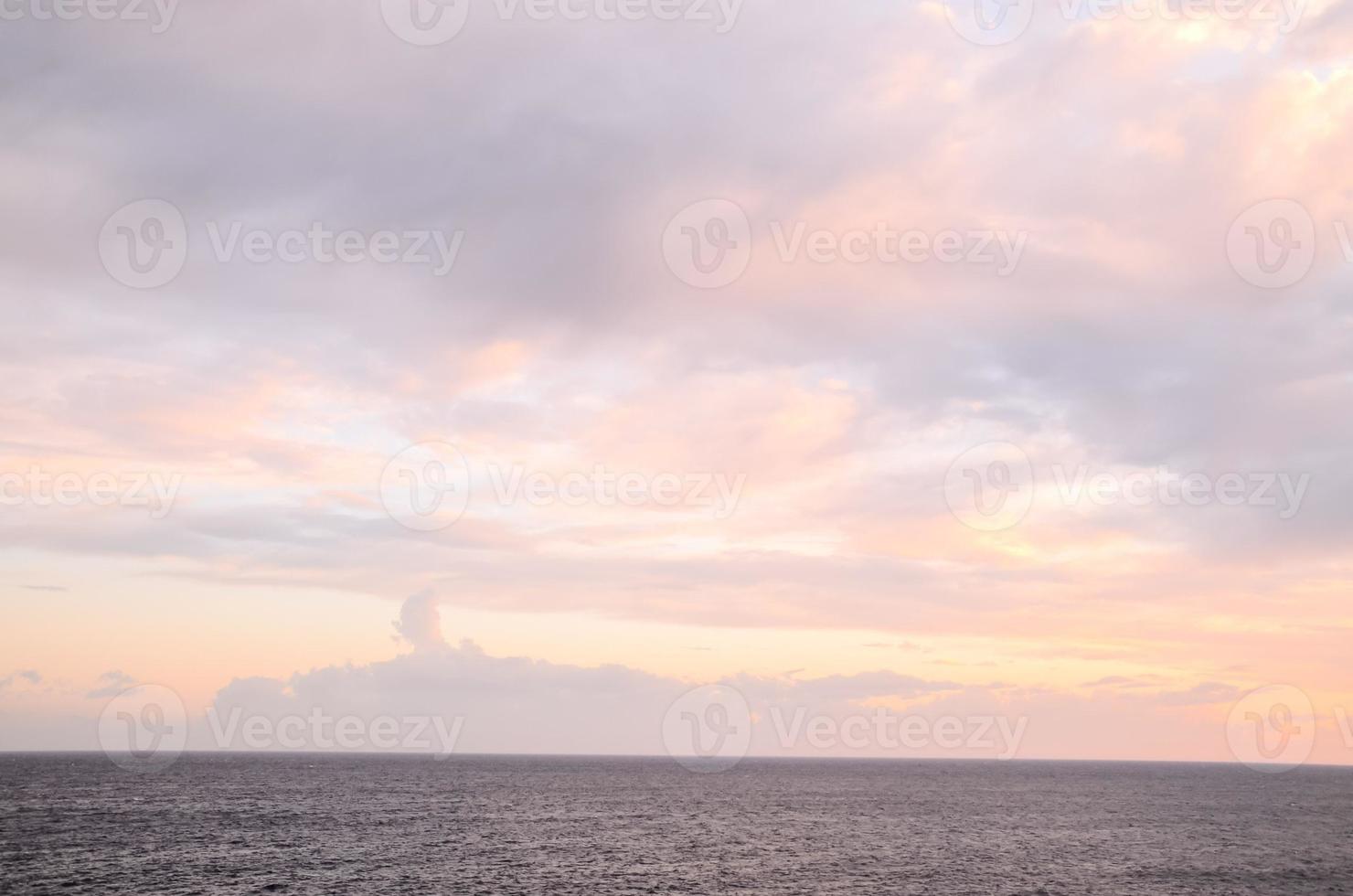 coucher de soleil sur l'océan photo