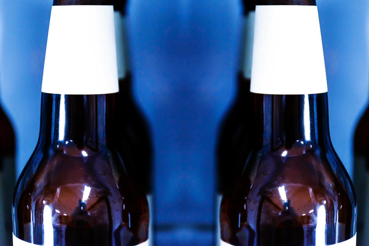 Close up beer bottle sans logo dans le réfrigérateur photo