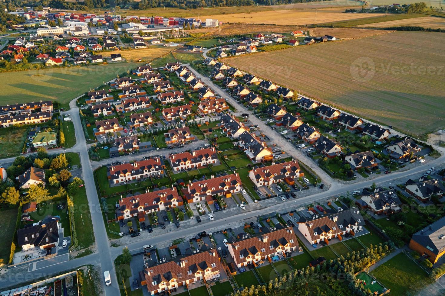 quartier de banlieue dans la ville d'europe, vue aérienne photo