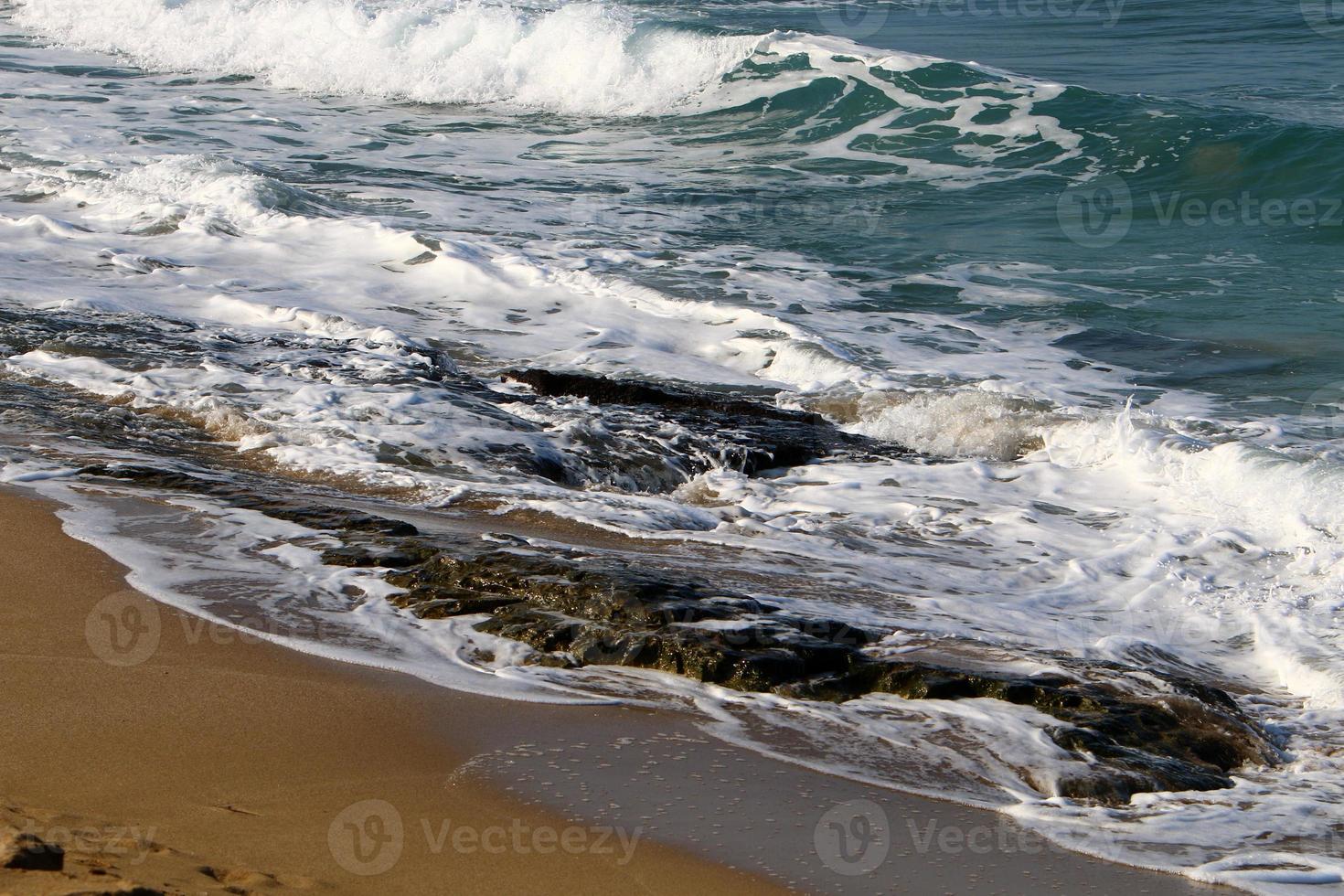 côte de la mer méditerranée dans le nord d'israël. photo