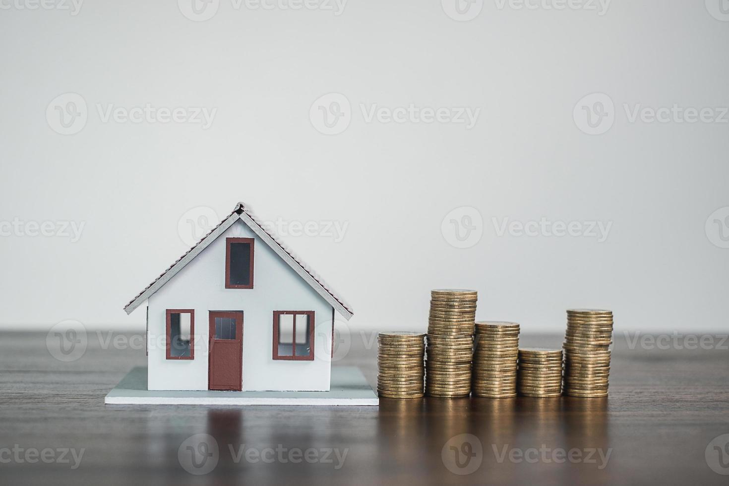économiser de l'argent pour acheter une maison résidentielle. croissance de l'entreprise immobilière.richesse de la propriété d'investissement pour la maison. photo