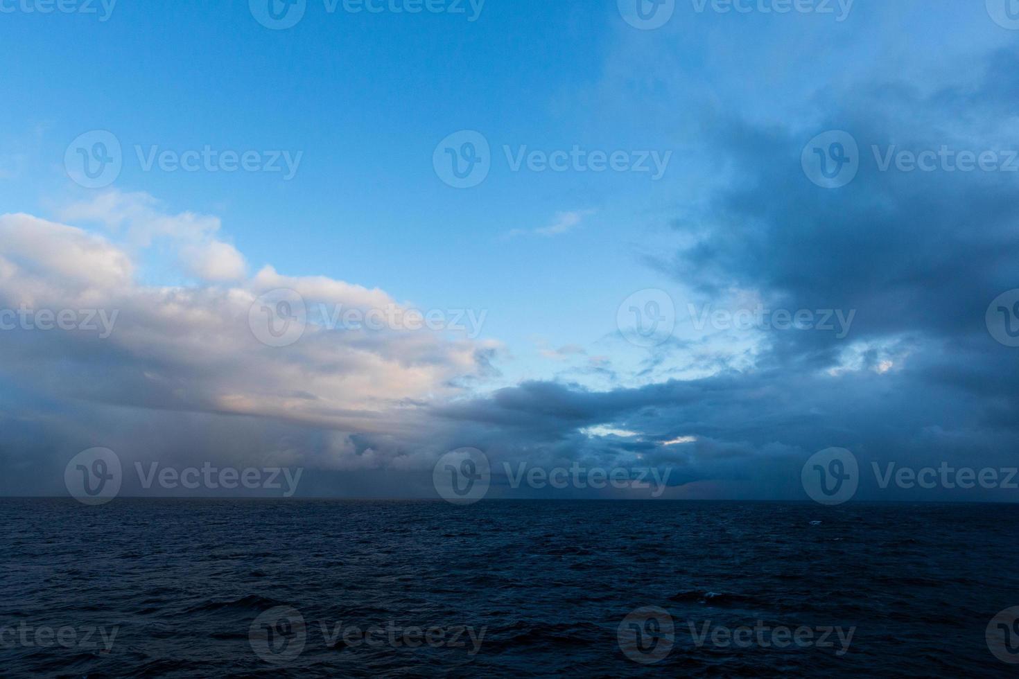 paysages marins nuageux en mer baltique photo