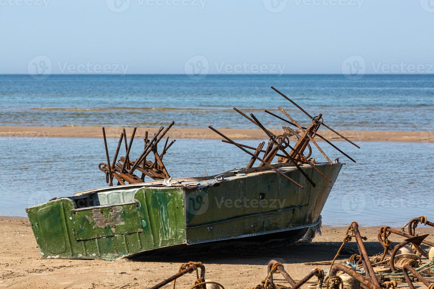 bateaux de pêche sur la côte de la mer baltique photo