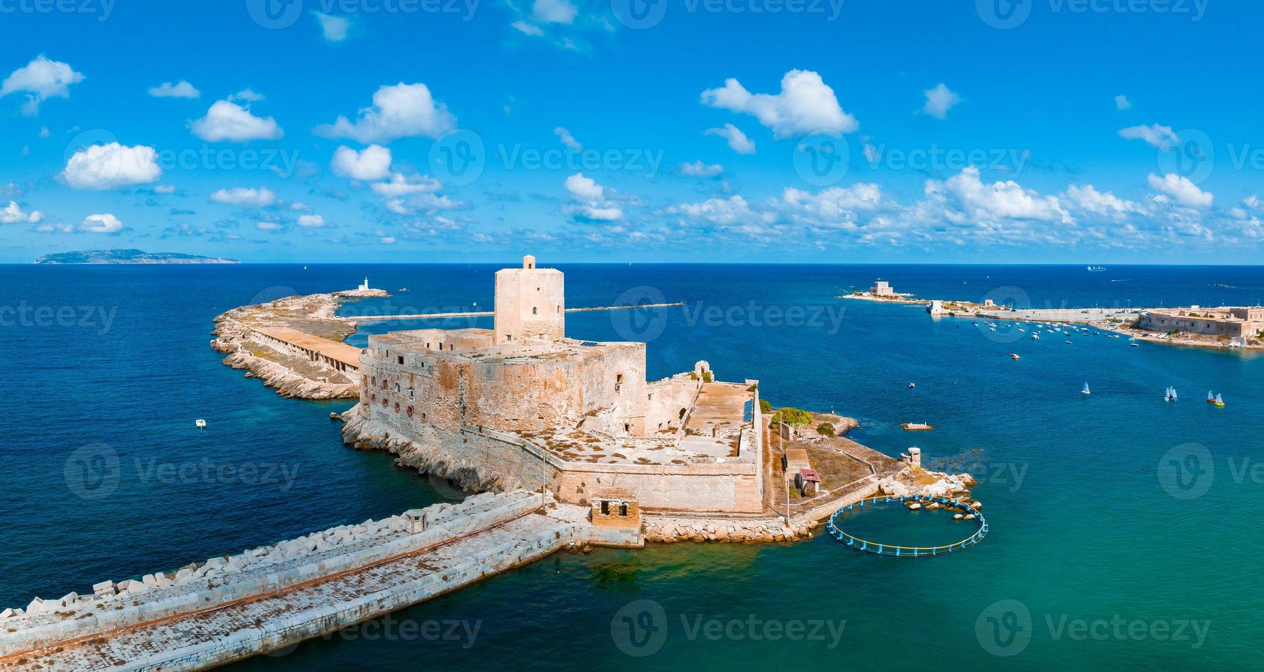 château colombien médiéval aussi appelé château de la mer photo