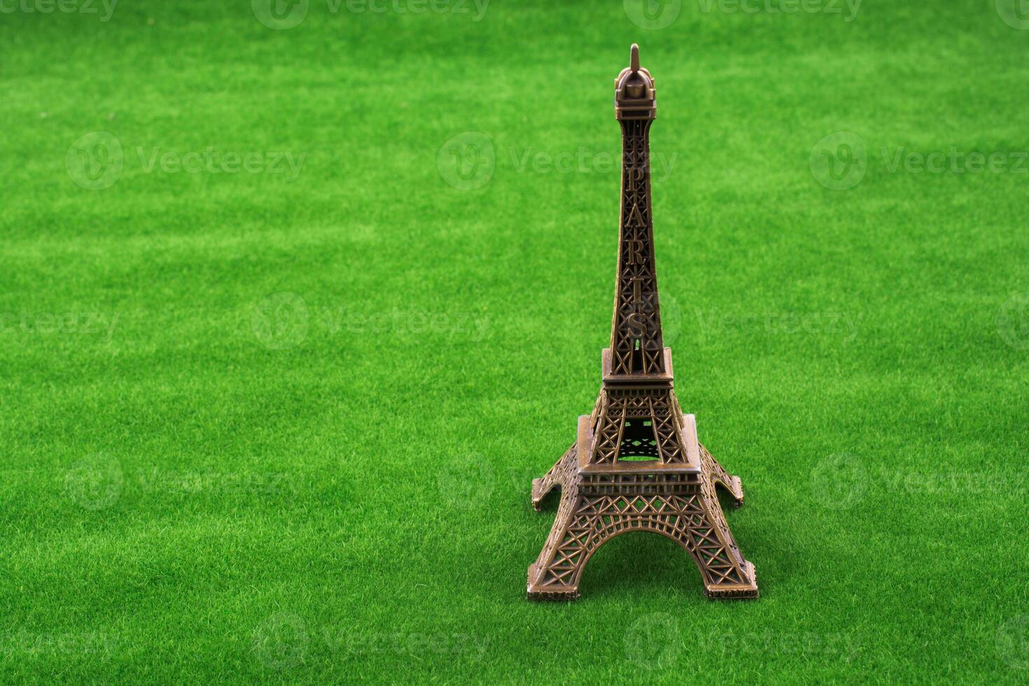 miniature de la tour eiffel 5686952 Photo de stock chez Vecteezy