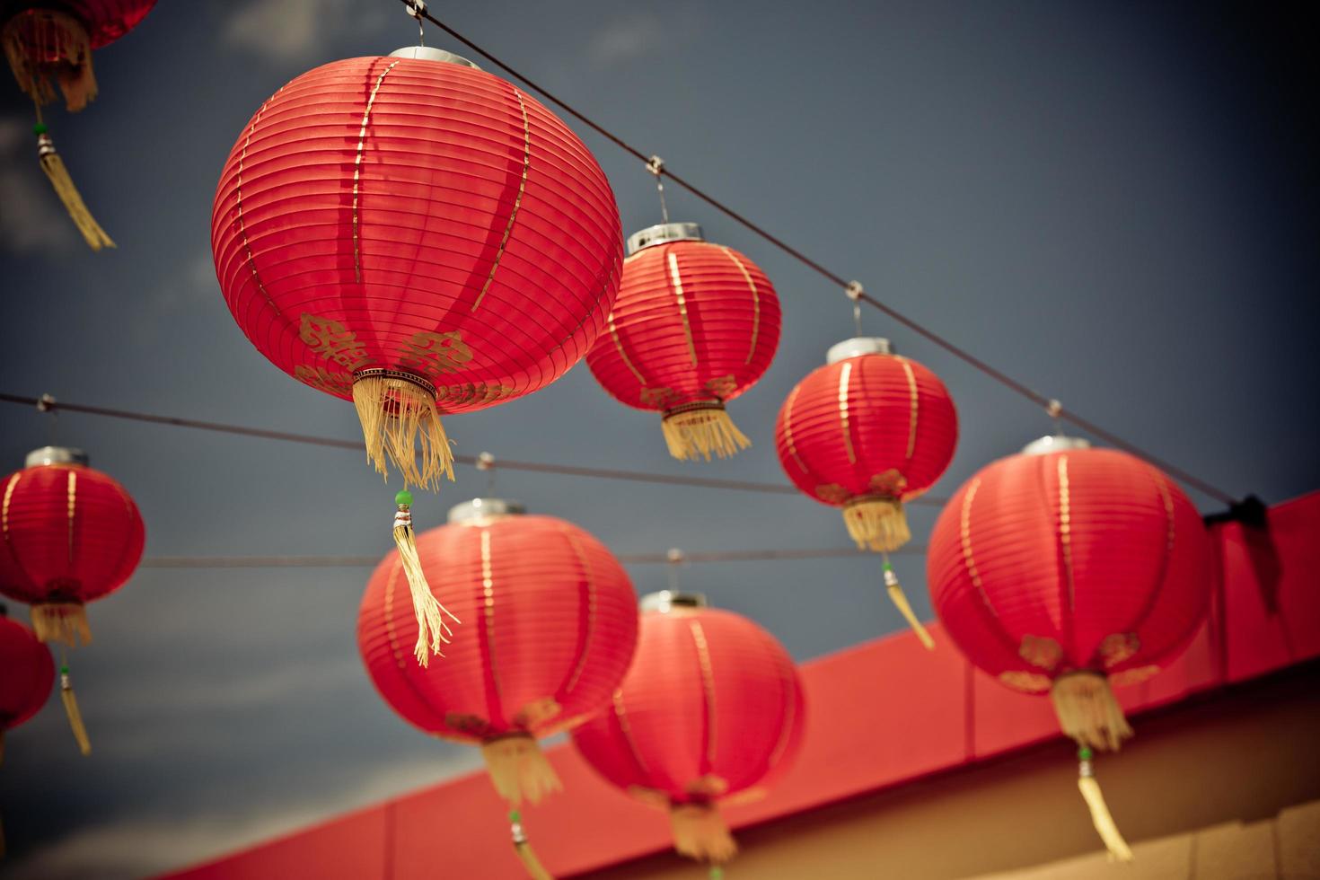 lanternes chinoises rouges en papier photo