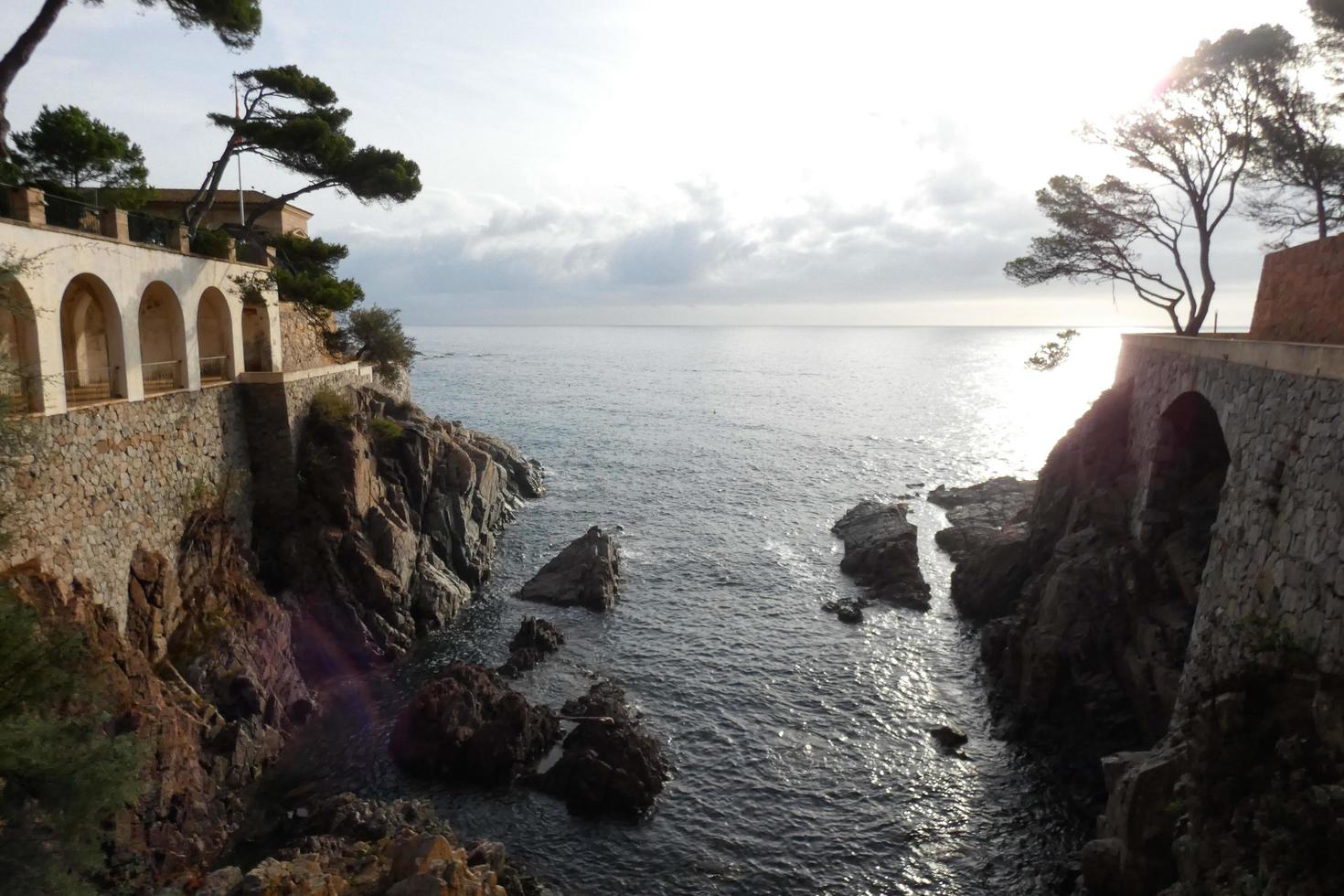 costa brava et sentier côtier le long de la côte accidentée du nord de la catalogne, espagne photo