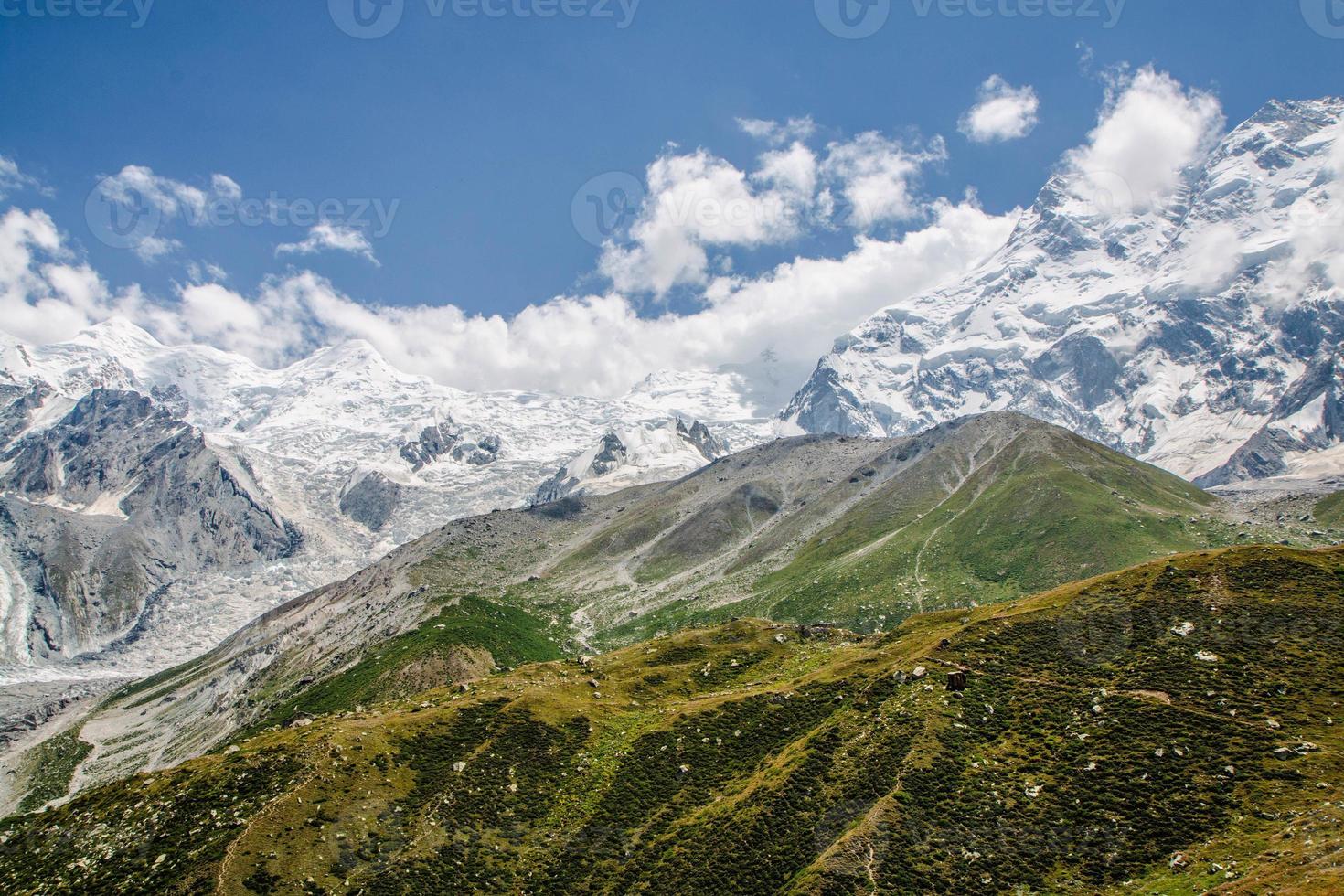 prairies féeriques nanga parbat beau paysage vue sur les montagnes photo