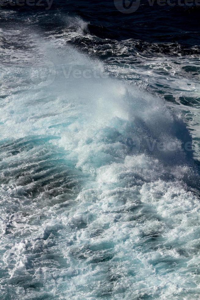 vagues dans la mer méditerranée photo