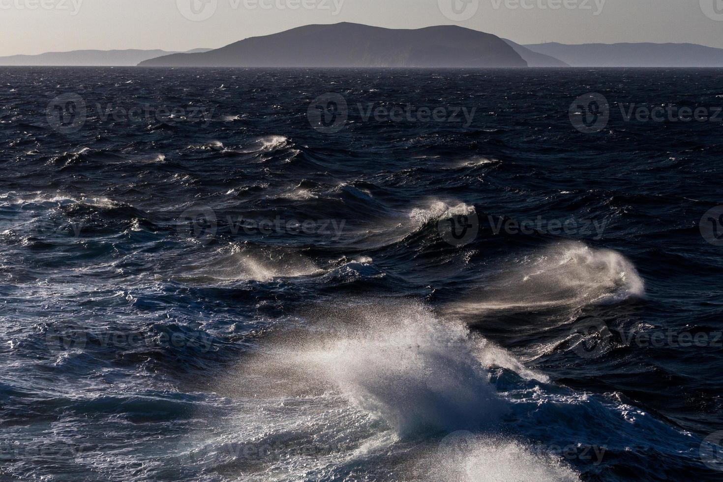 vagues dans la mer méditerranée photo