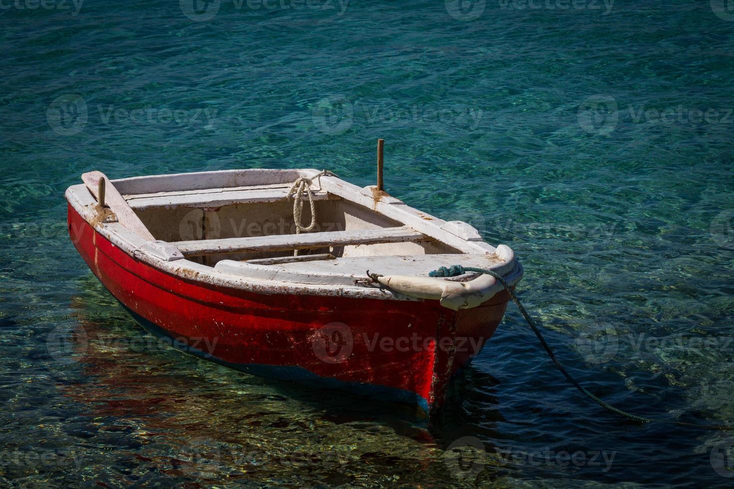 bateaux de pêcheurs traditionnels de la grèce photo