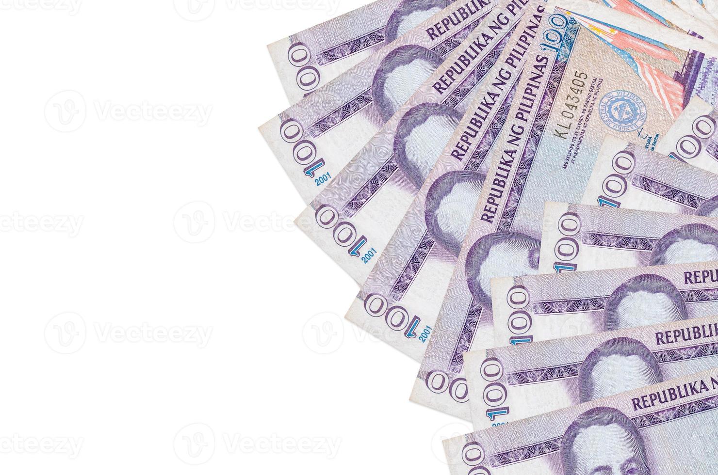 100 billets de piso philippins sont isolés sur fond blanc avec espace de copie. contexte conceptuel de la vie riche photo