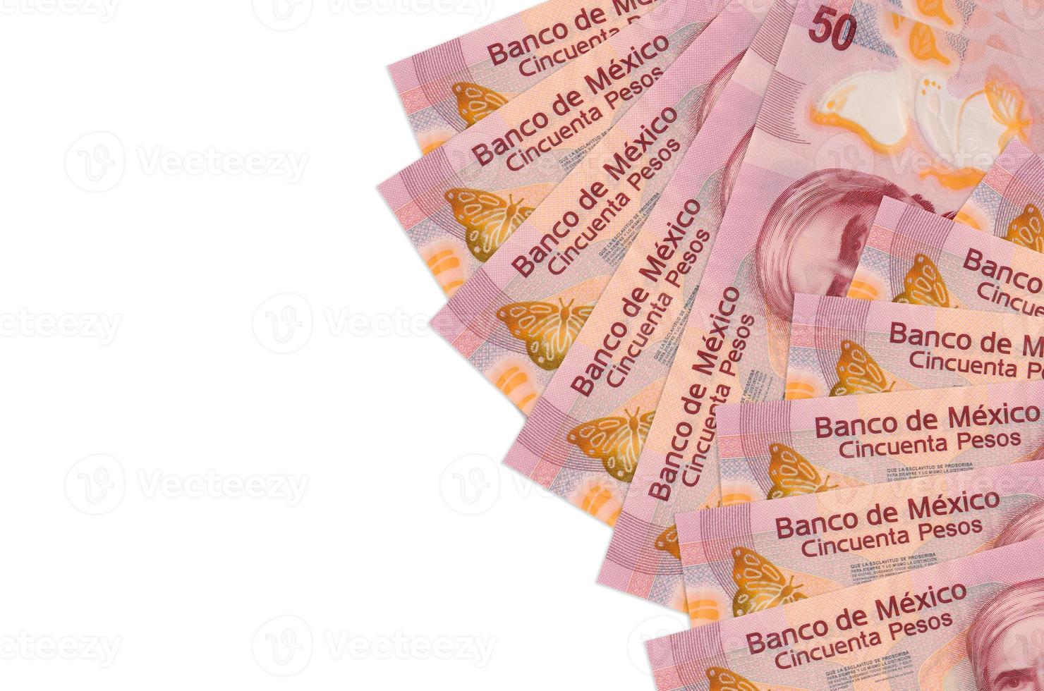 50 billets de pesos mexicains sont isolés sur fond blanc avec espace de copie. contexte conceptuel de la vie riche photo