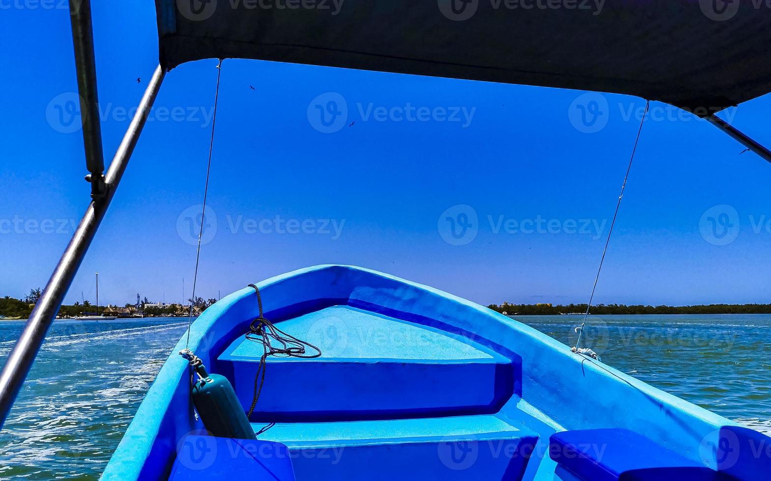 excursion en bateau speed boat ferry de chiquila à holbox mexique. photo