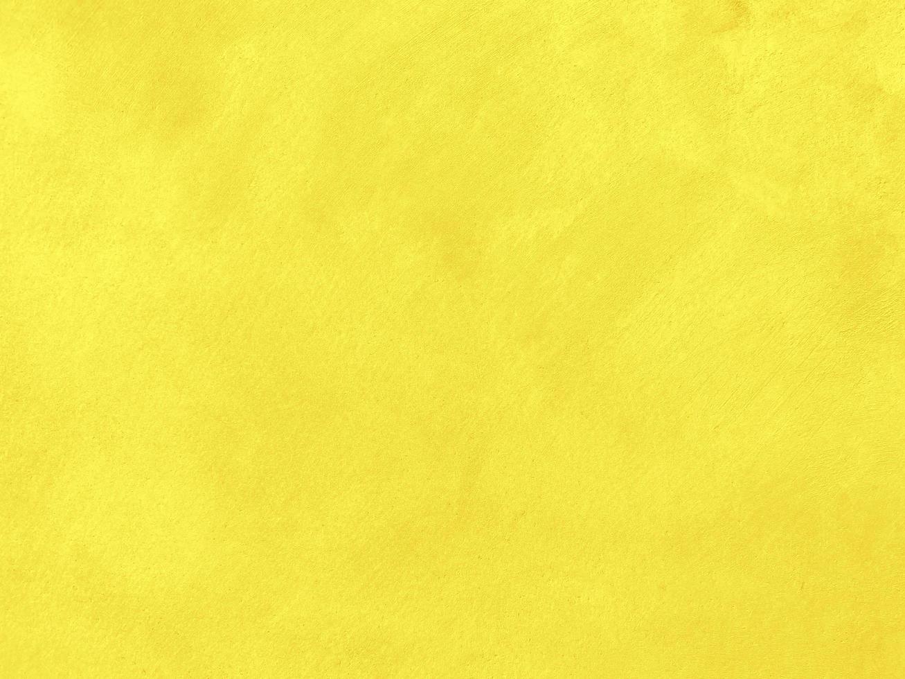 texture transparente du mur de ciment jaune une surface rugueuse, avec un espace pour le texte, pour un arrière-plan. photo