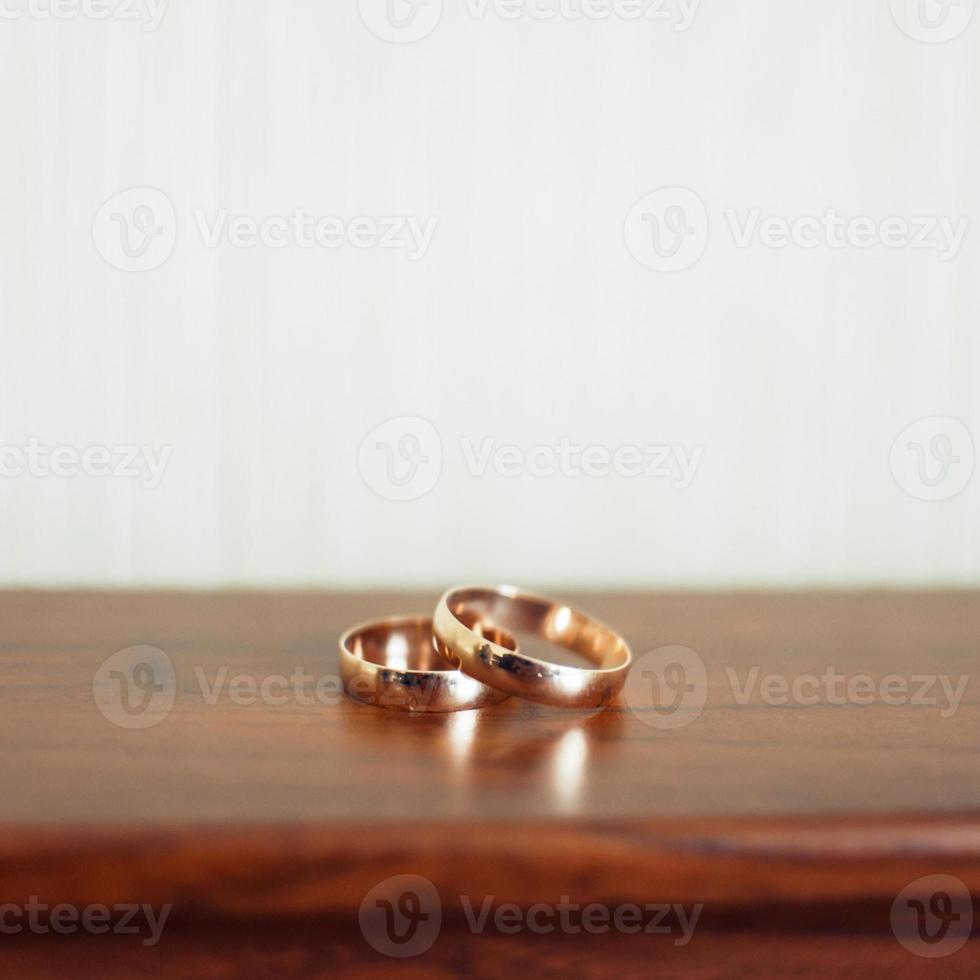 deux anneaux de mariage photo