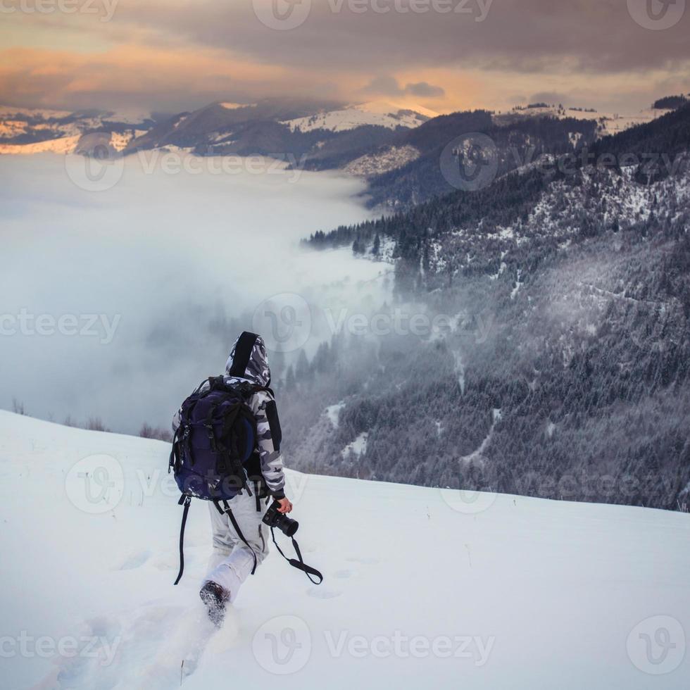 paysage d'hiver dans les montagnes photo