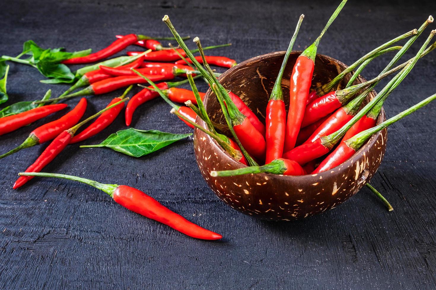 poivrons de Cayenne dans un bol photo