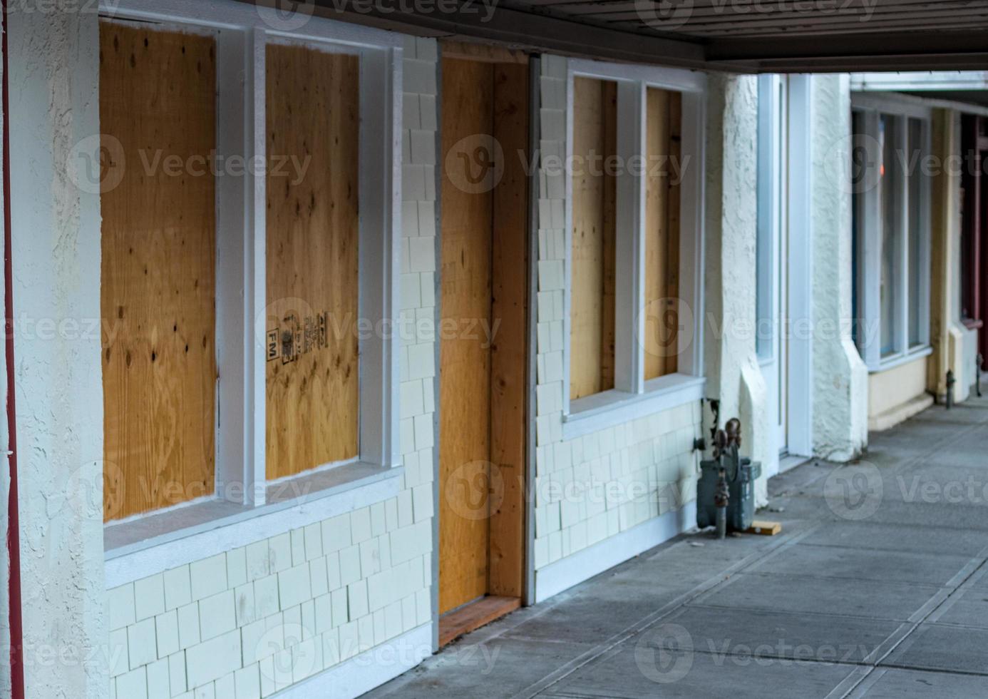 vitrine de vente au détail fermée et embarquée photo