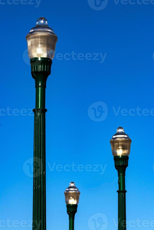 tête de lampadaire en verre sur poteau en fonte photo