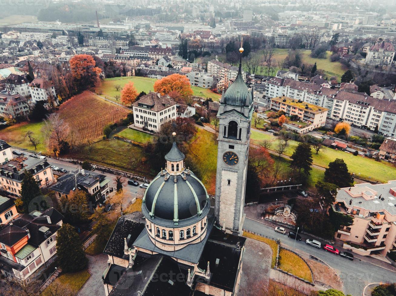 photo aérienne de kirche enge à zurich, suisse