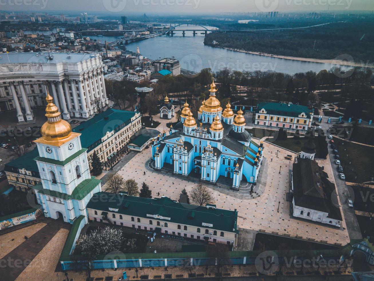 St. monastère au dôme doré de michael à kiev, ukraine photo