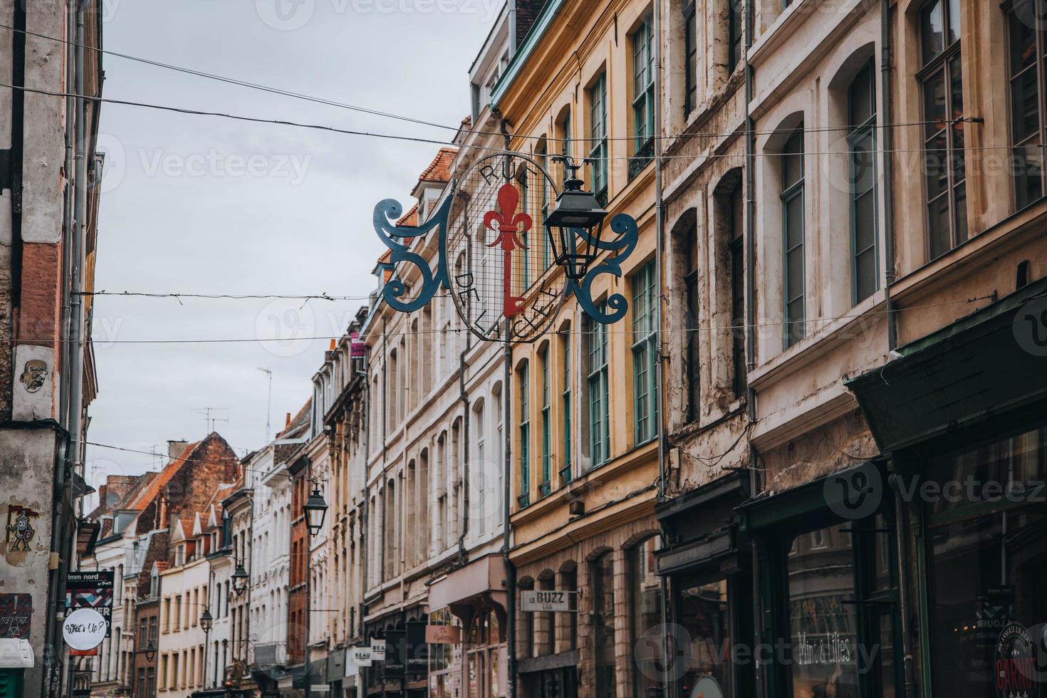 vues sur la rue de la ville de lille, france photo