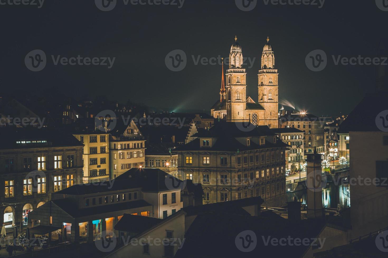 Vue de l'église Grossmunster à Zurich, Suisse photo