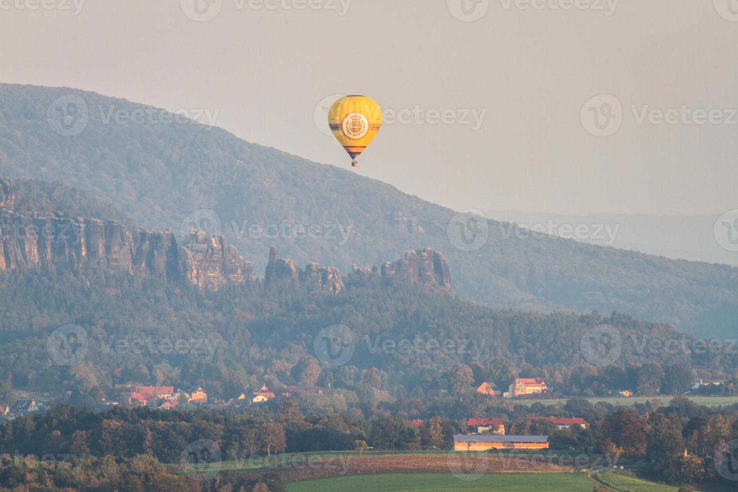 paysages d'automne dans les montagnes de grès de l'elbe. photo