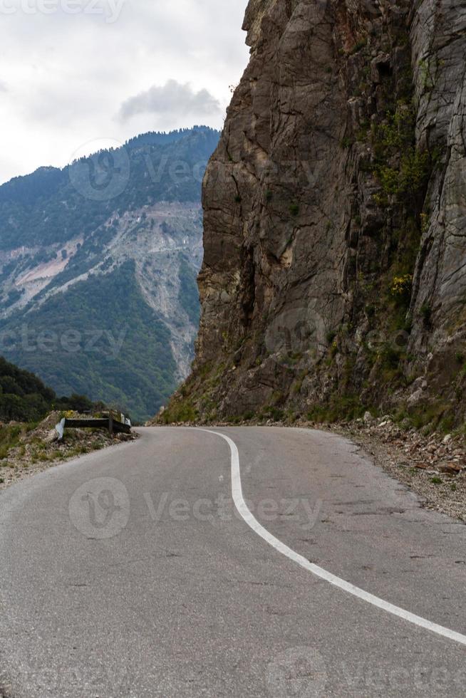 paysages printaniers des montagnes grecques photo